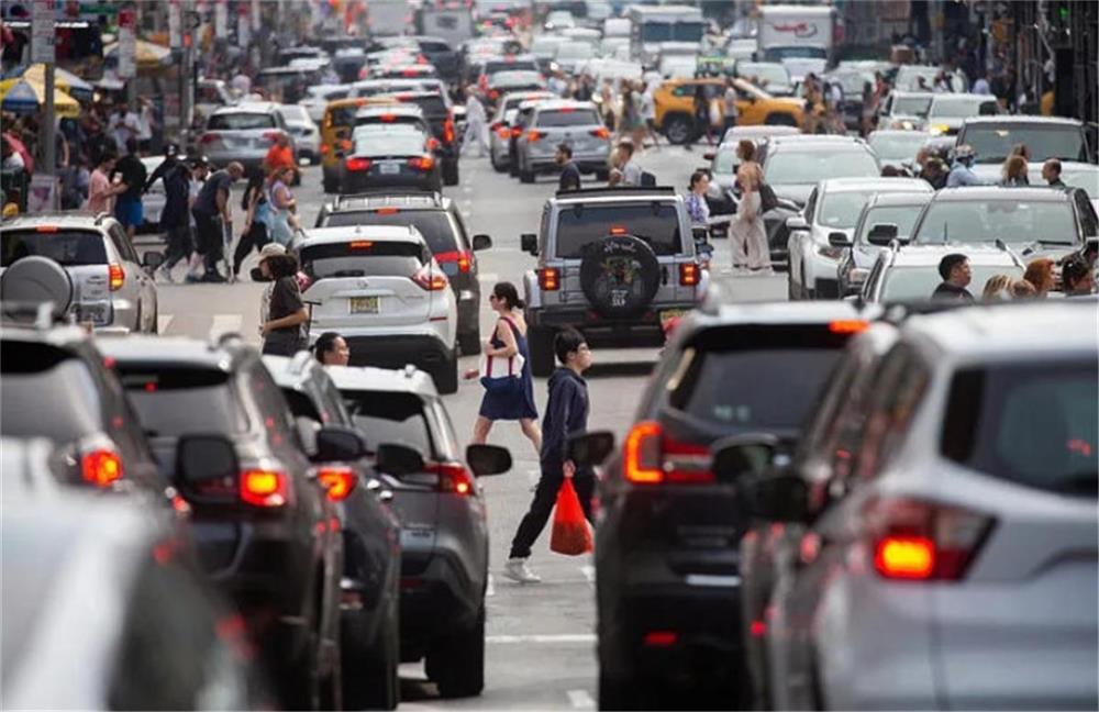 New York City begins to charge congestion fee